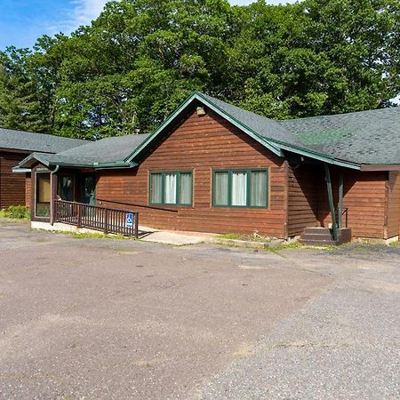 Twelve Pines Resort - South Lodge With Private Pier On Catfish Lake Eagle River Bagian luar foto