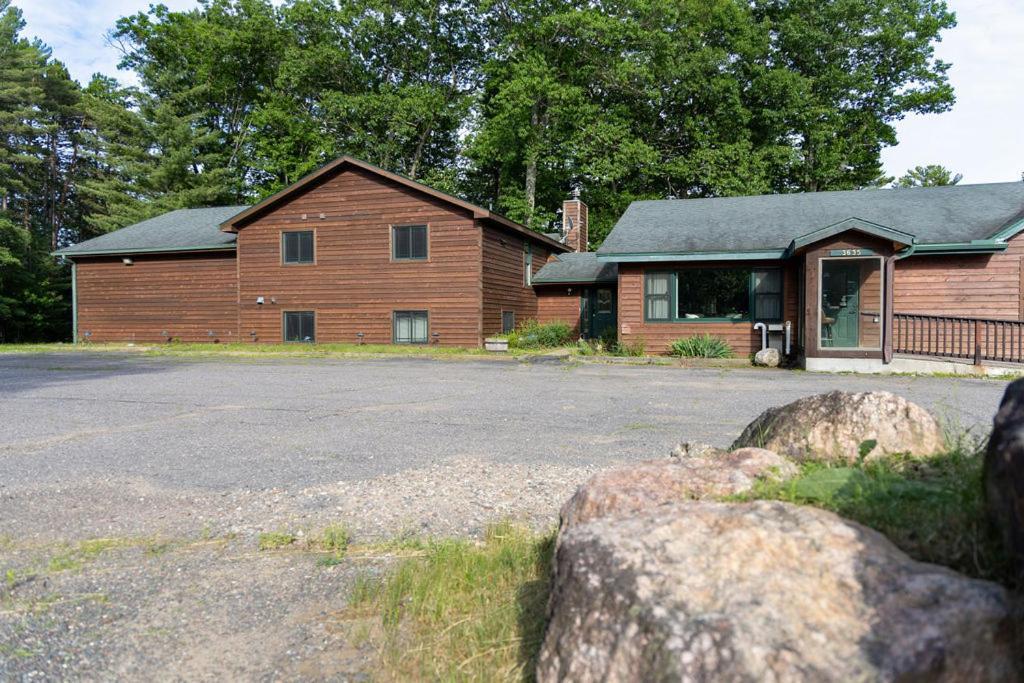 Twelve Pines Resort - South Lodge With Private Pier On Catfish Lake Eagle River Bagian luar foto